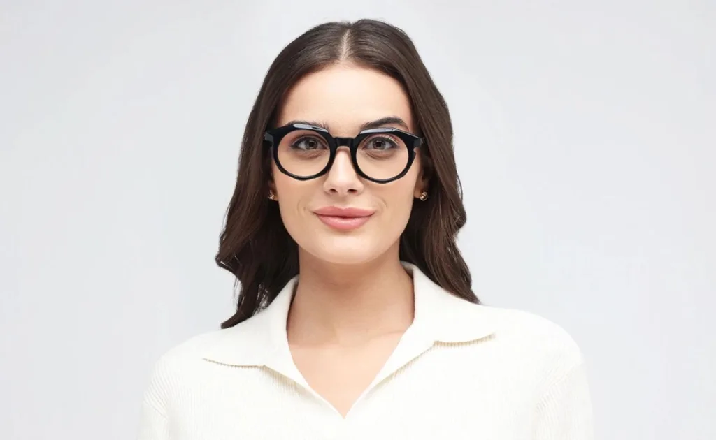 Eyeglasses Styles to Suit Different Types of Hair Colour